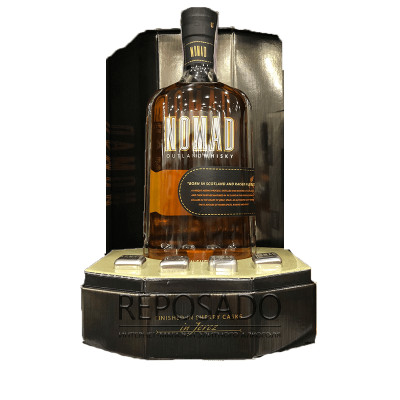 Nomad whiskey gift box + 4 cubes 0.7L (Віскі Номад подарунковий набір коробка + 4 кубики 0,7л)
